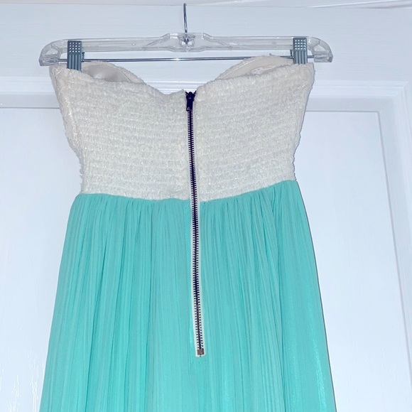 White and Teal Strapless Dress - Picture 5 of 8